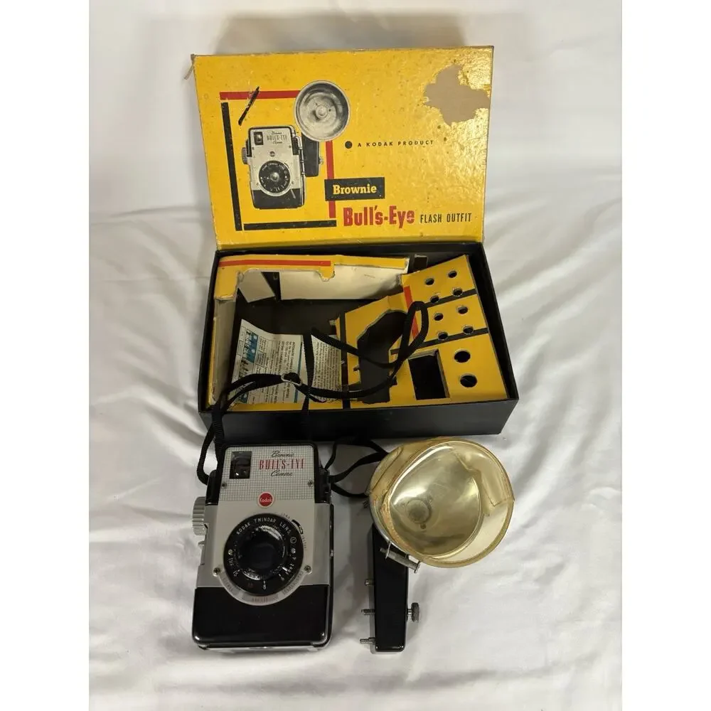 Kodak Brownie Bulls-Eye Camera Flash Outfit Vintage